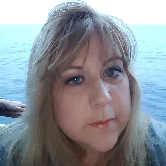 Meet your Posher, Janet - Picture 1 of 1